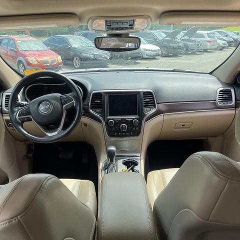 Photo of 2018 Bright White Clearcoat Jeep Grand Cherokee