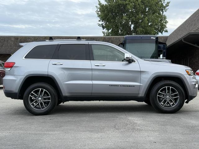 Photo of 2017 Billet Silver Metallic Clearcoat Jeep Grand Cherokee