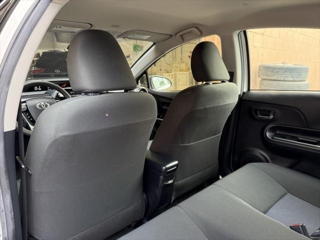 Photo of 2018 Super White Toyota Prius c