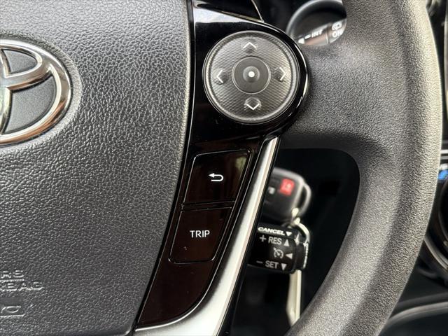 Photo of 2018 Super White Toyota Prius c
