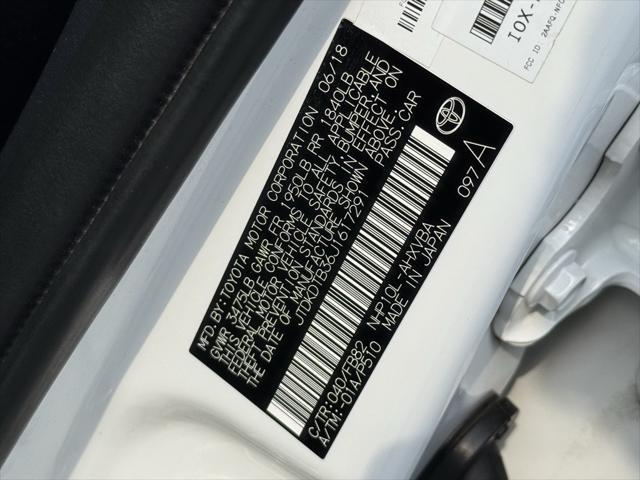 Photo of 2018 Super White Toyota Prius c