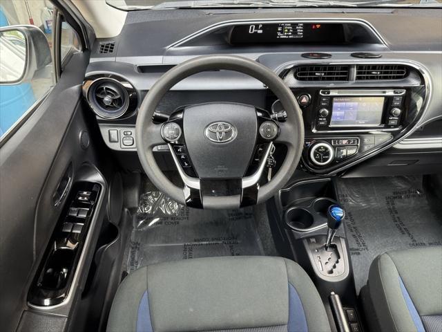 Photo of 2018 Super White Toyota Prius c