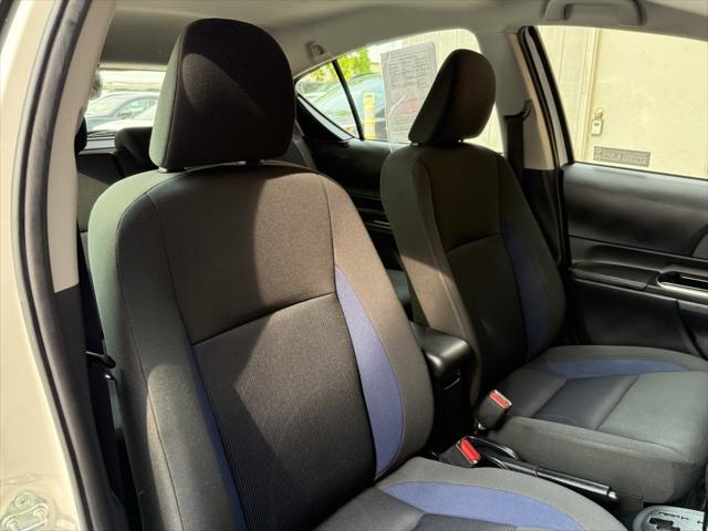Photo of 2018 Super White Toyota Prius c