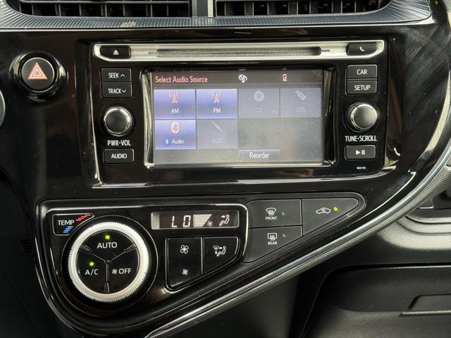 Photo of 2018 Super White Toyota Prius c