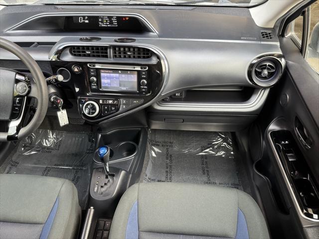 Photo of 2018 Super White Toyota Prius c
