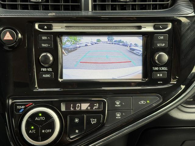 Photo of 2018 Super White Toyota Prius c