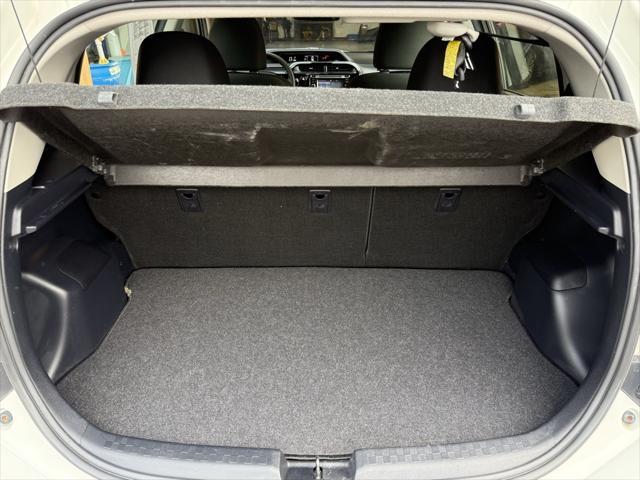 Photo of 2018 Super White Toyota Prius c