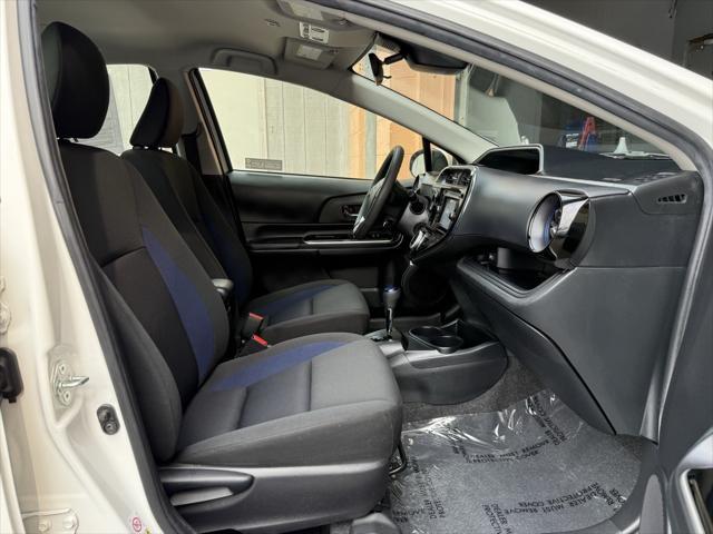 Photo of 2018 Super White Toyota Prius c