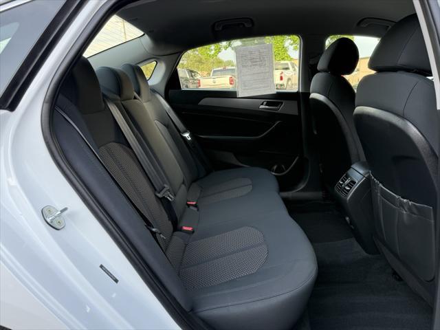 Photo of 2019 Quartz White Pearl Hyundai SONATA