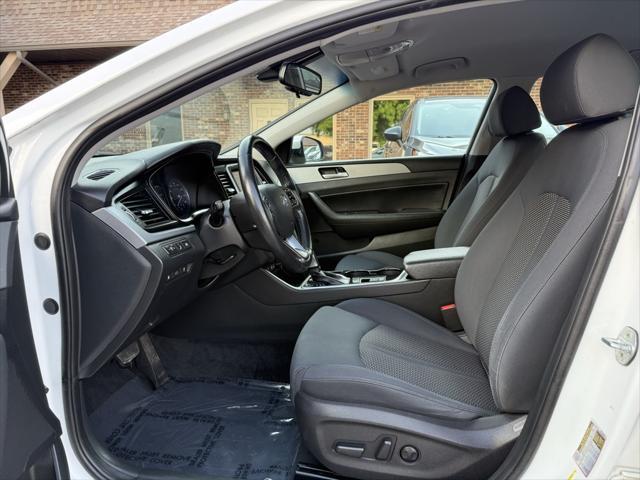 Photo of 2019 Quartz White Pearl Hyundai SONATA