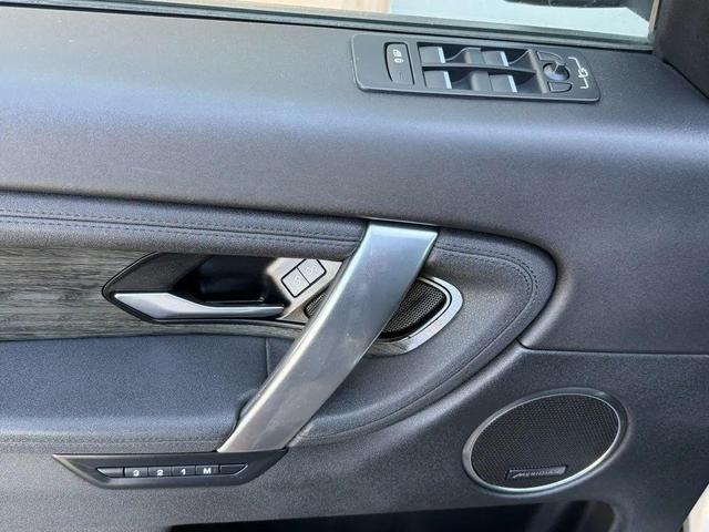 Photo of 2020 Indus Silver Metallic Land Rover Discovery Sport