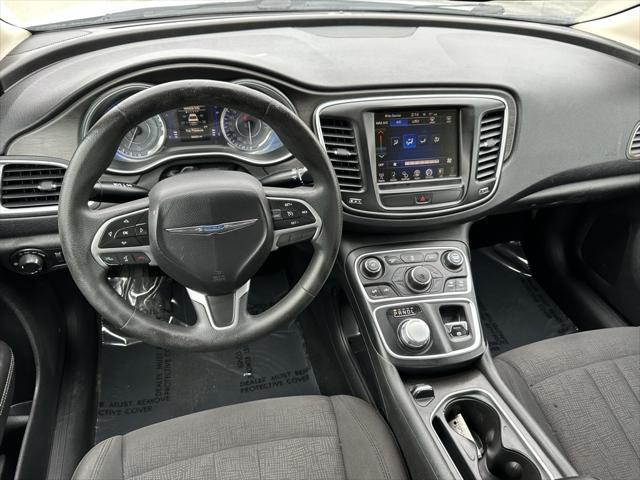 Photo of 2016 Bright White Clearcoat Chrysler 200