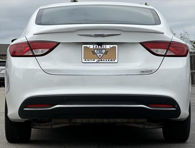 Photo of 2016 Bright White Clearcoat Chrysler 200