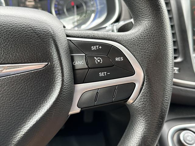 Photo of 2016 Bright White Clearcoat Chrysler 200