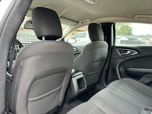 Photo of 2016 Bright White Clearcoat Chrysler 200