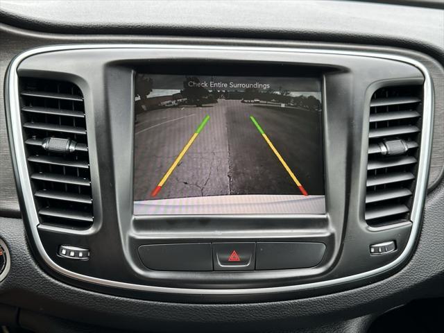 Photo of 2016 Bright White Clearcoat Chrysler 200