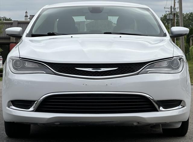 Photo of 2016 Bright White Clearcoat Chrysler 200