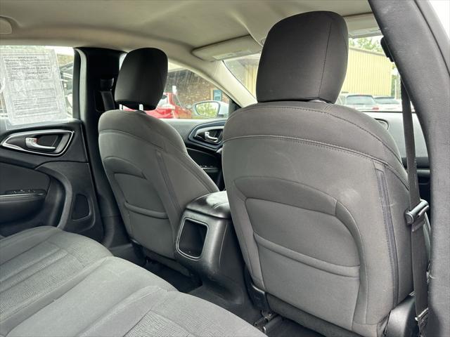 Photo of 2016 Bright White Clearcoat Chrysler 200