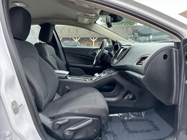 Photo of 2016 Bright White Clearcoat Chrysler 200