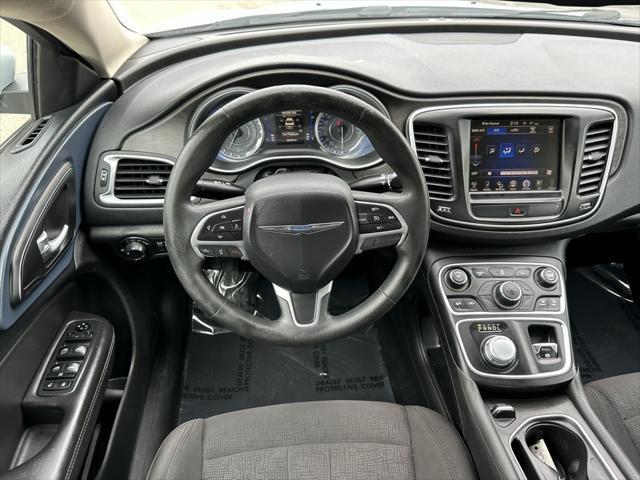 Photo of 2016 Bright White Clearcoat Chrysler 200