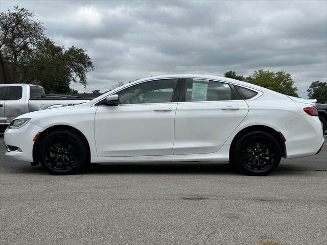 Photo of 2016 Bright White Clearcoat Chrysler 200