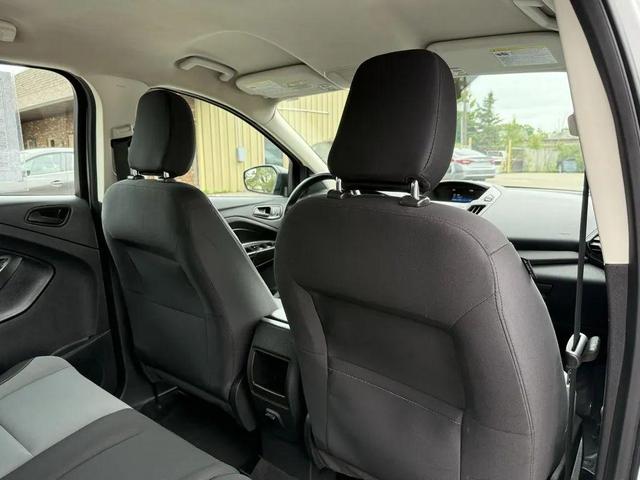Photo of 2019 Oxford White Ford Escape