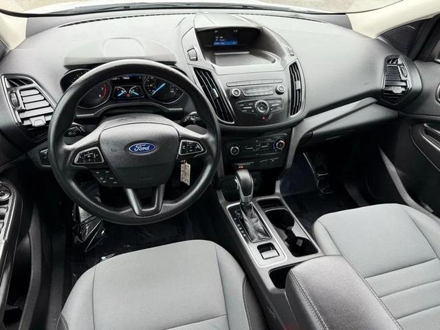 Photo of 2019 Oxford White Ford Escape