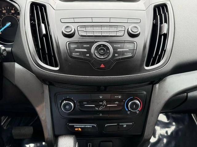 Photo of 2019 Oxford White Ford Escape