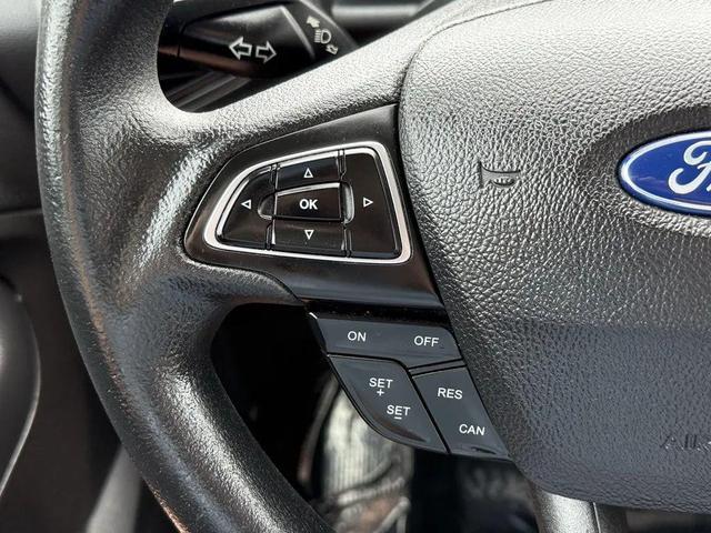 Photo of 2019 Oxford White Ford Escape