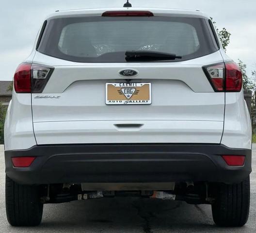 Photo of 2019 Oxford White Ford Escape