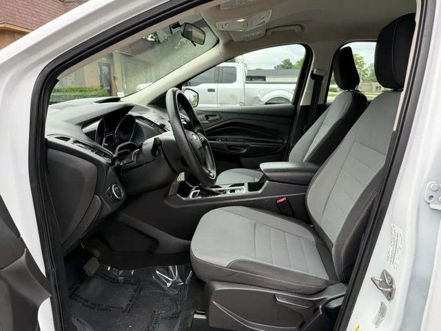 Photo of 2019 Oxford White Ford Escape