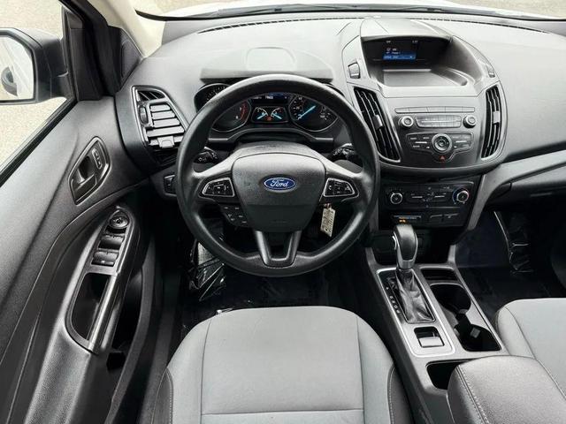 Photo of 2019 Oxford White Ford Escape