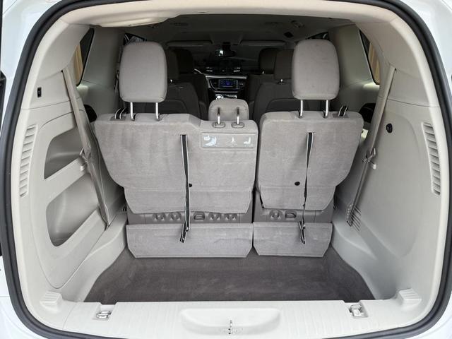 Photo of 2017 Bright White Clearcoat Chrysler Pacifica