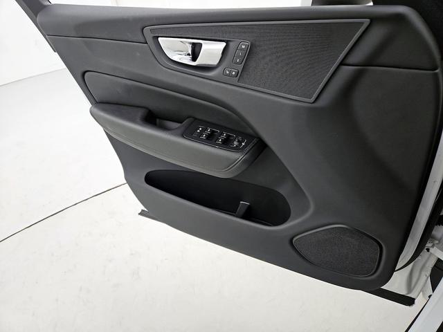 Photo of 2021 White Volvo XC60