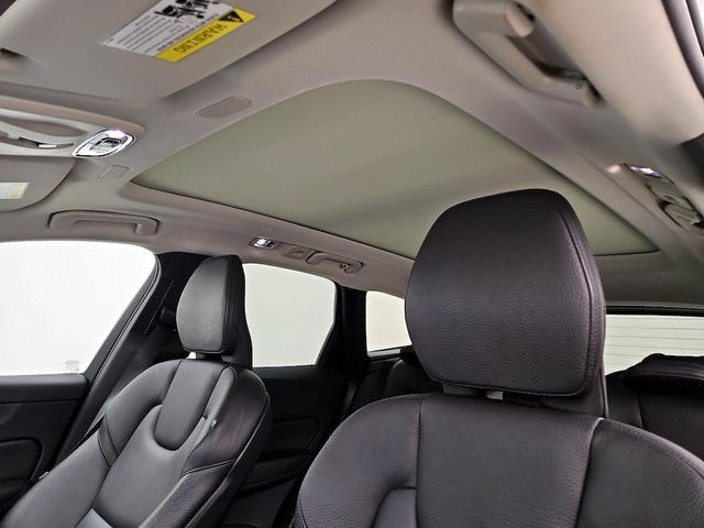 Photo of 2021 White Volvo XC60