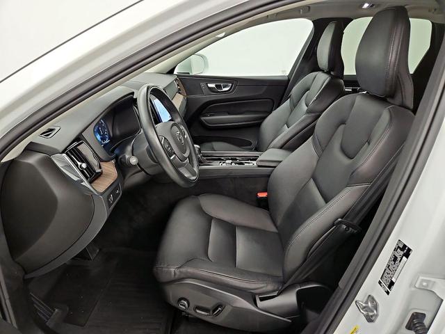 Photo of 2021 White Volvo XC60