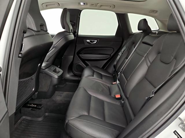 Photo of 2021 White Volvo XC60