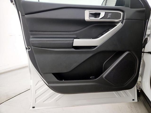 Photo of 2022 White Ford Explorer