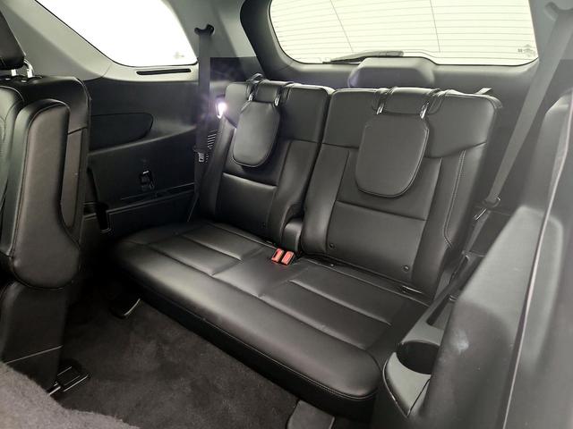 Photo of 2022 White Ford Explorer