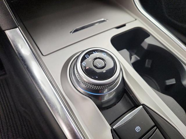 Photo of 2022 White Ford Explorer