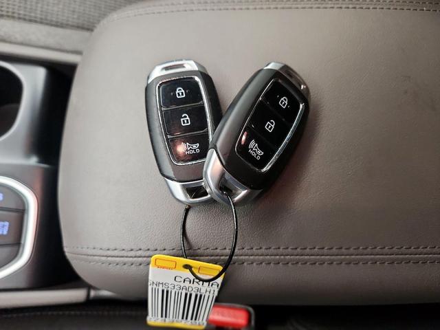 Photo of 2020 White Hyundai SANTA FE