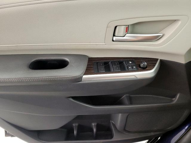Photo of 2022 Blue Toyota Sienna