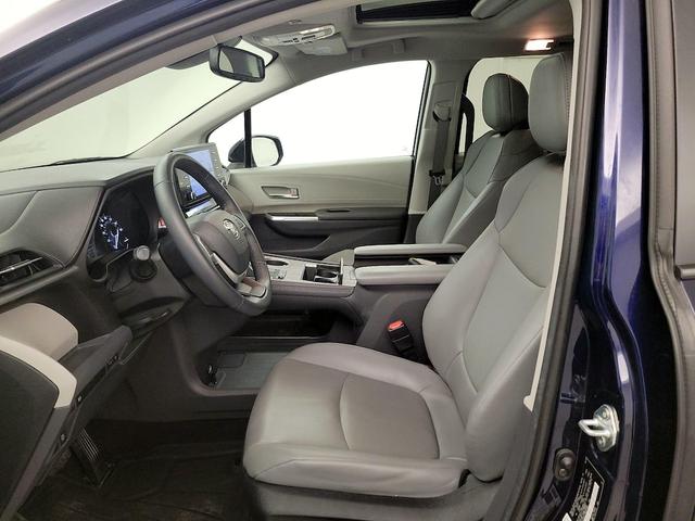 Photo of 2022 Blue Toyota Sienna