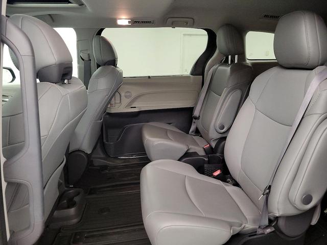 Photo of 2022 Blue Toyota Sienna
