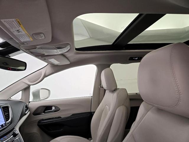 Photo of 2021 Tan Chrysler Pacifica