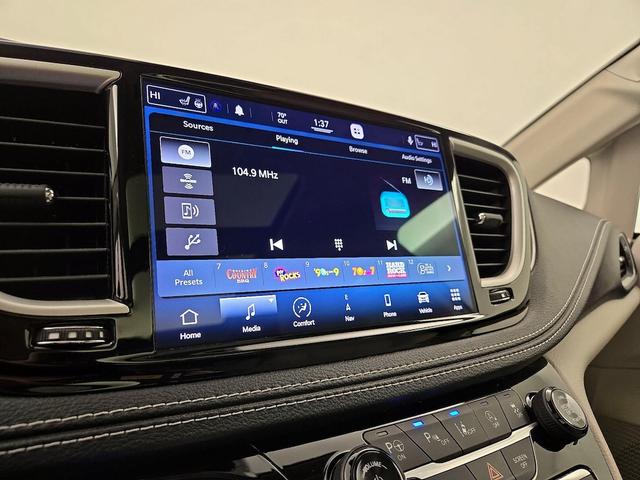 Photo of 2021 Tan Chrysler Pacifica