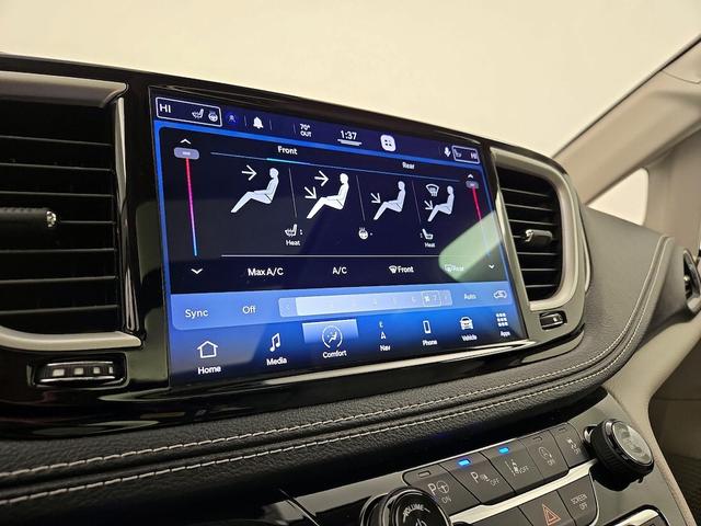 Photo of 2021 Tan Chrysler Pacifica