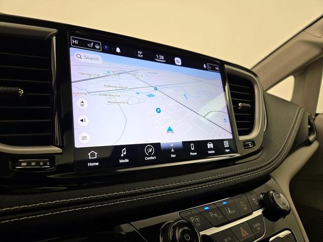 Photo of 2021 Tan Chrysler Pacifica