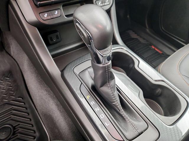 Photo of 2022 White GMC Canyon
