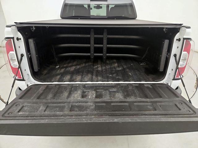 Photo of 2022 White GMC Canyon